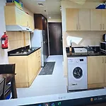 Oyo 1233 Home Elite 1 Residence Sports City, Dubai